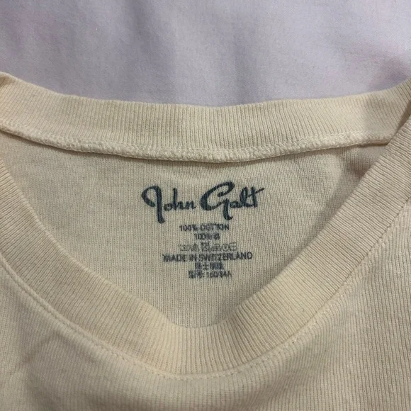 Brandy Melville Cream Tee with Graphic - Picture 2 of 2